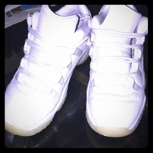 Jordan 11 Retro Low Heiress Pure Platinum